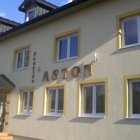 Penzion Aston Humenné Exteriör bild