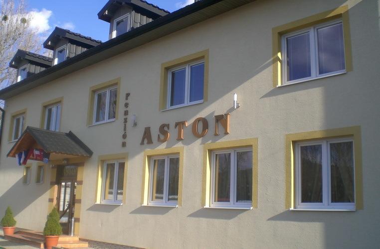 Penzion Aston Humenné Exteriör bild